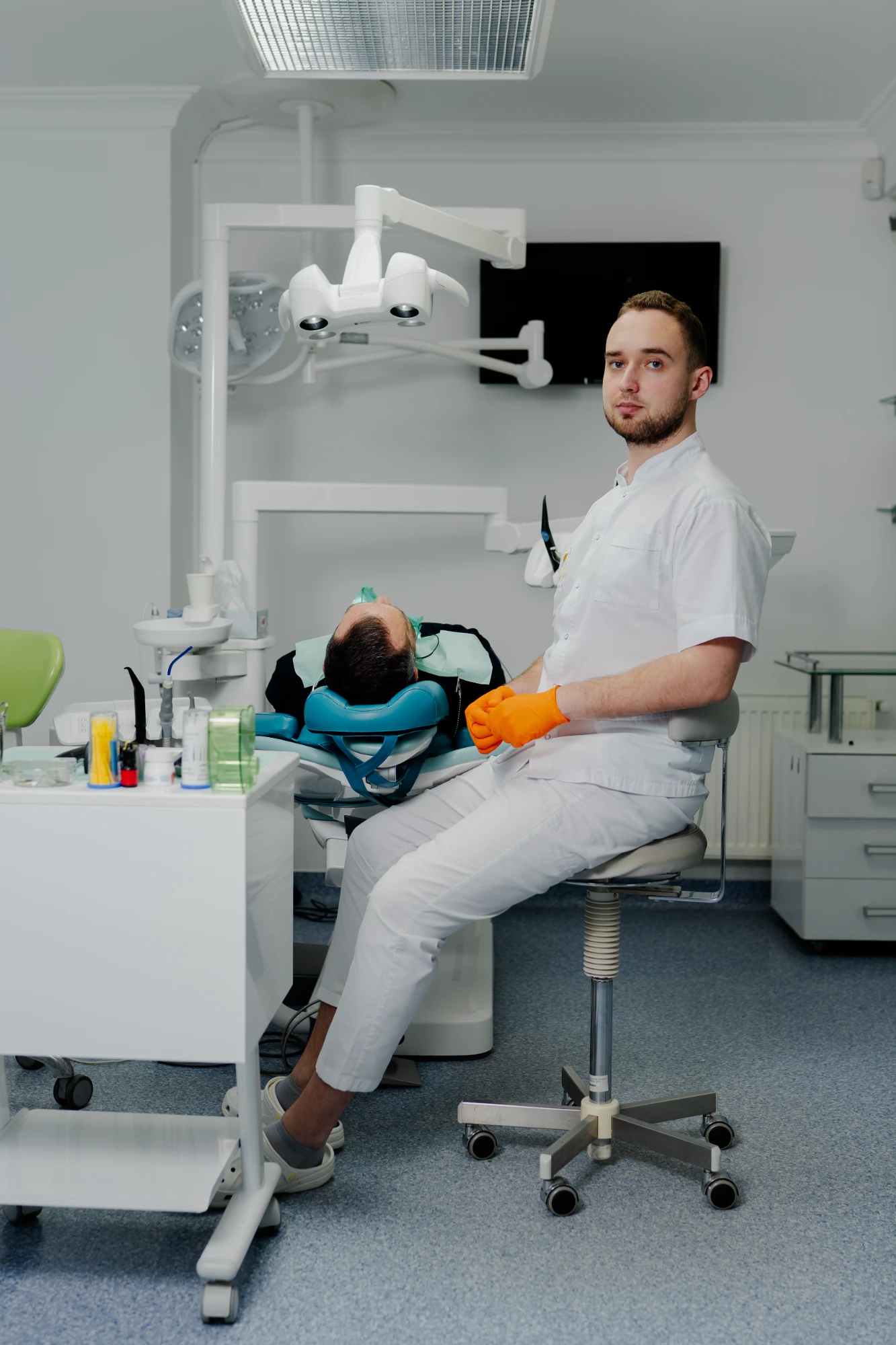 Intervenție implant